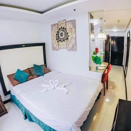 Birch Tower Malate Suites Manila Exterior foto