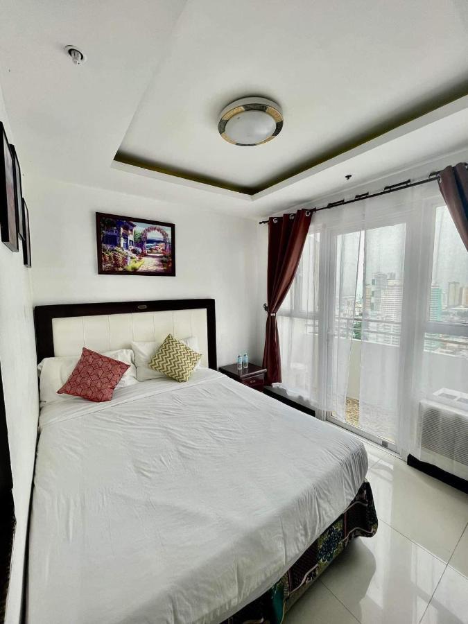 Birch Tower Malate Suites Manila Exterior foto