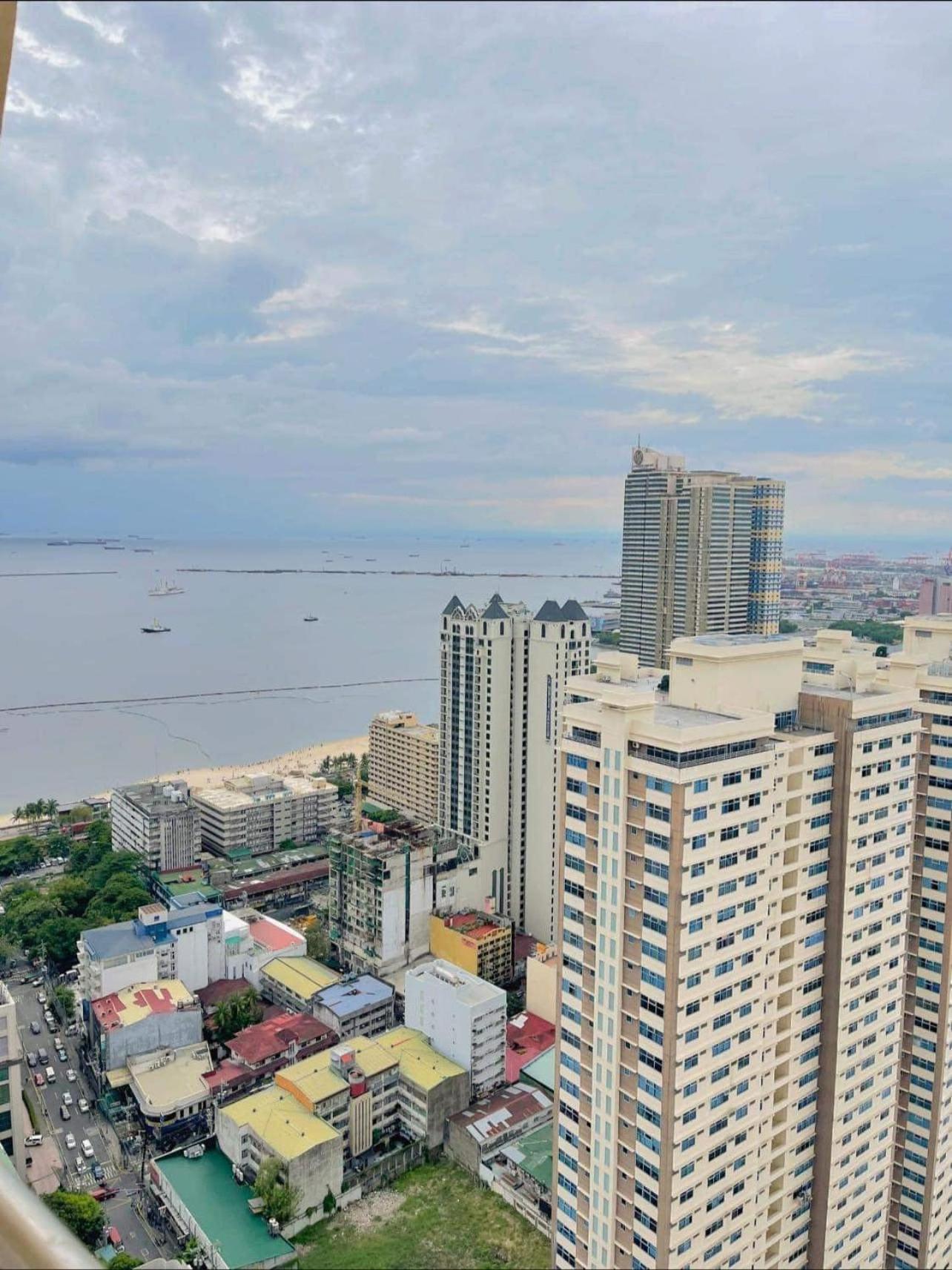 Birch Tower Malate Suites Manila Exterior foto