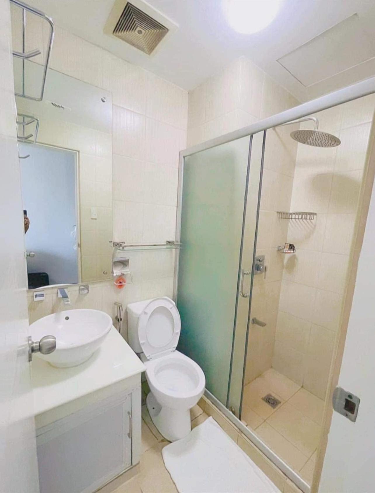 Birch Tower Malate Suites Manila Exterior foto