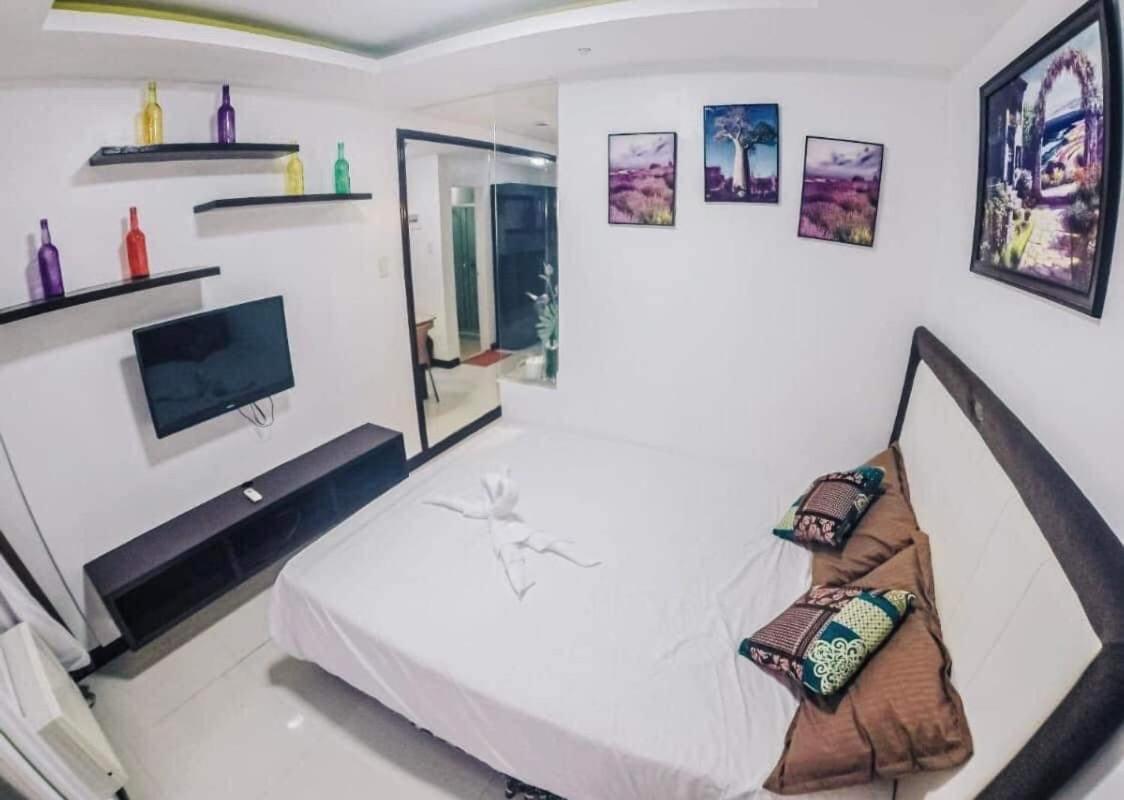 Birch Tower Malate Suites Manila Exterior foto